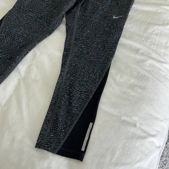 Nike Dri-Fit Capri Leggings - Picture 2 of 5